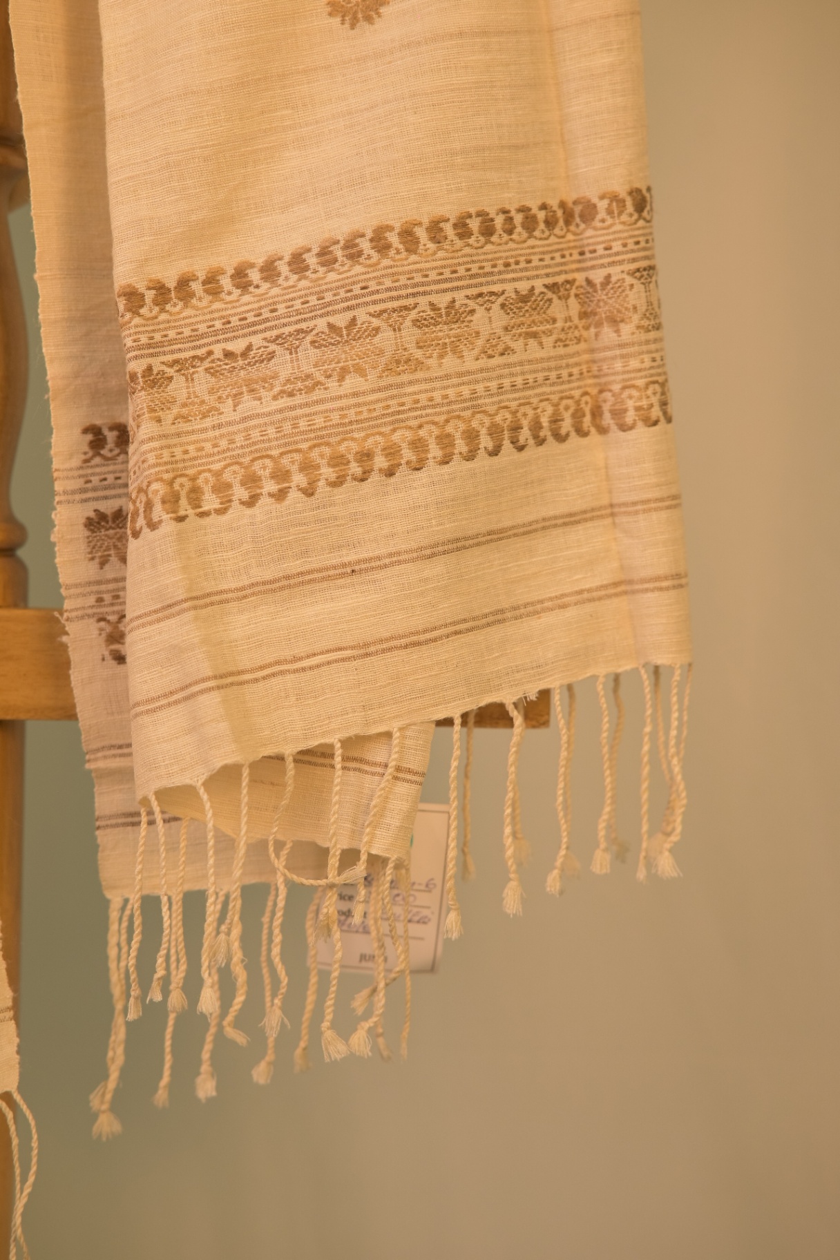 Adi (Un-dyed Eri Silk Stole with Buta)