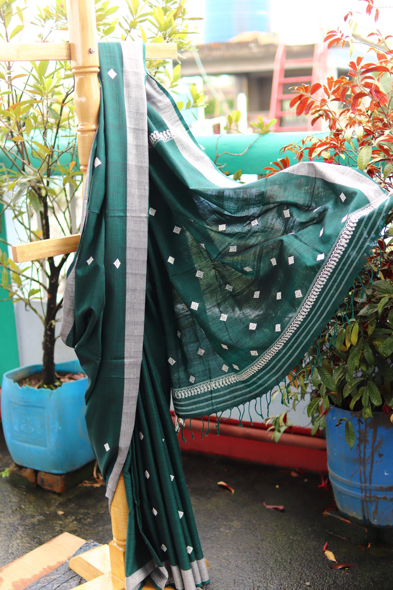 Bottle Green Handwoven Saree with Small Buta