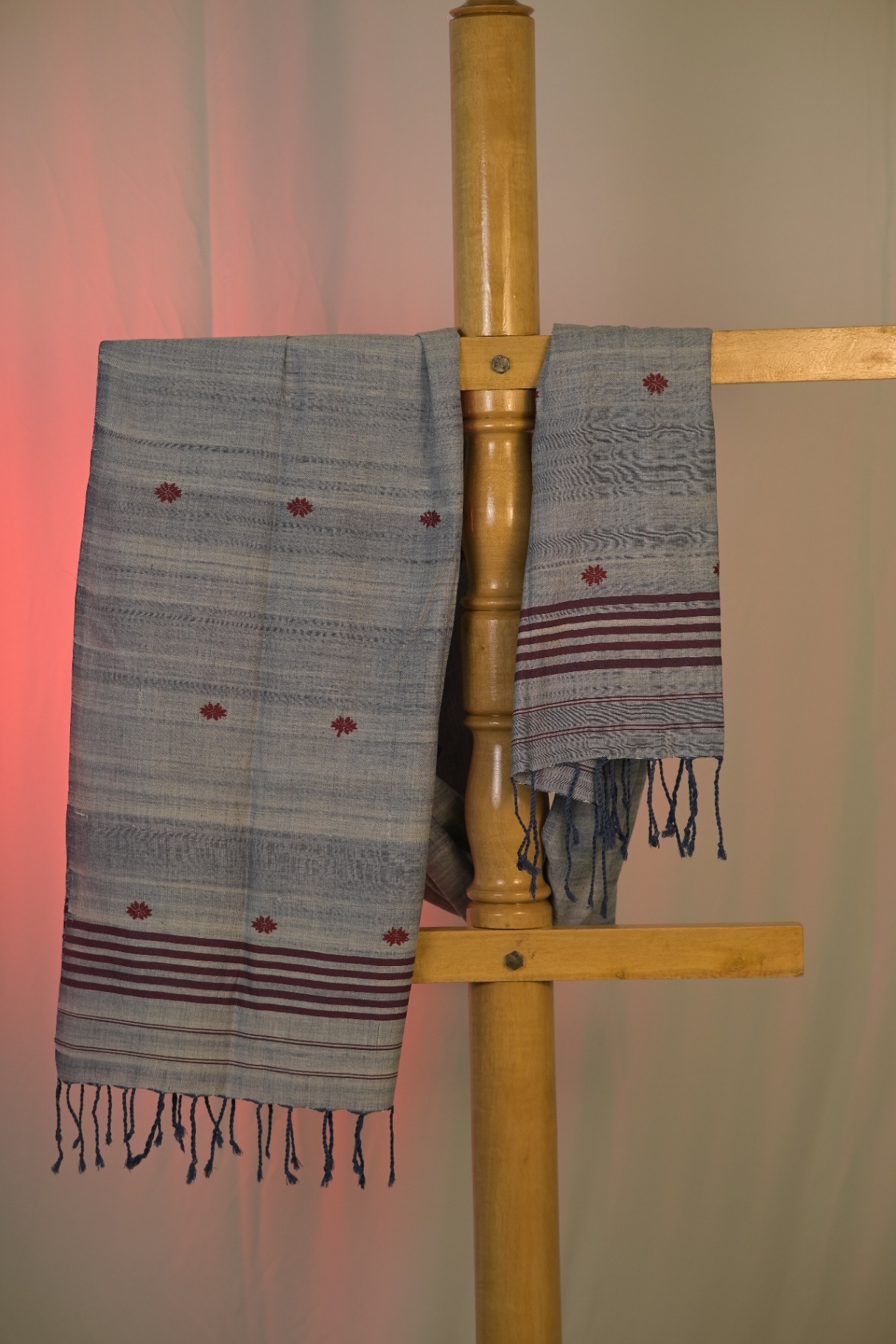 Grey Handwoven Cotton Stole with Red Buta