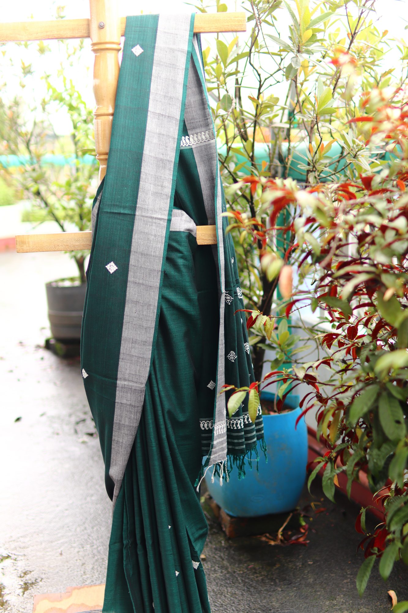 Bottle Green Handwoven Saree with Small Buta