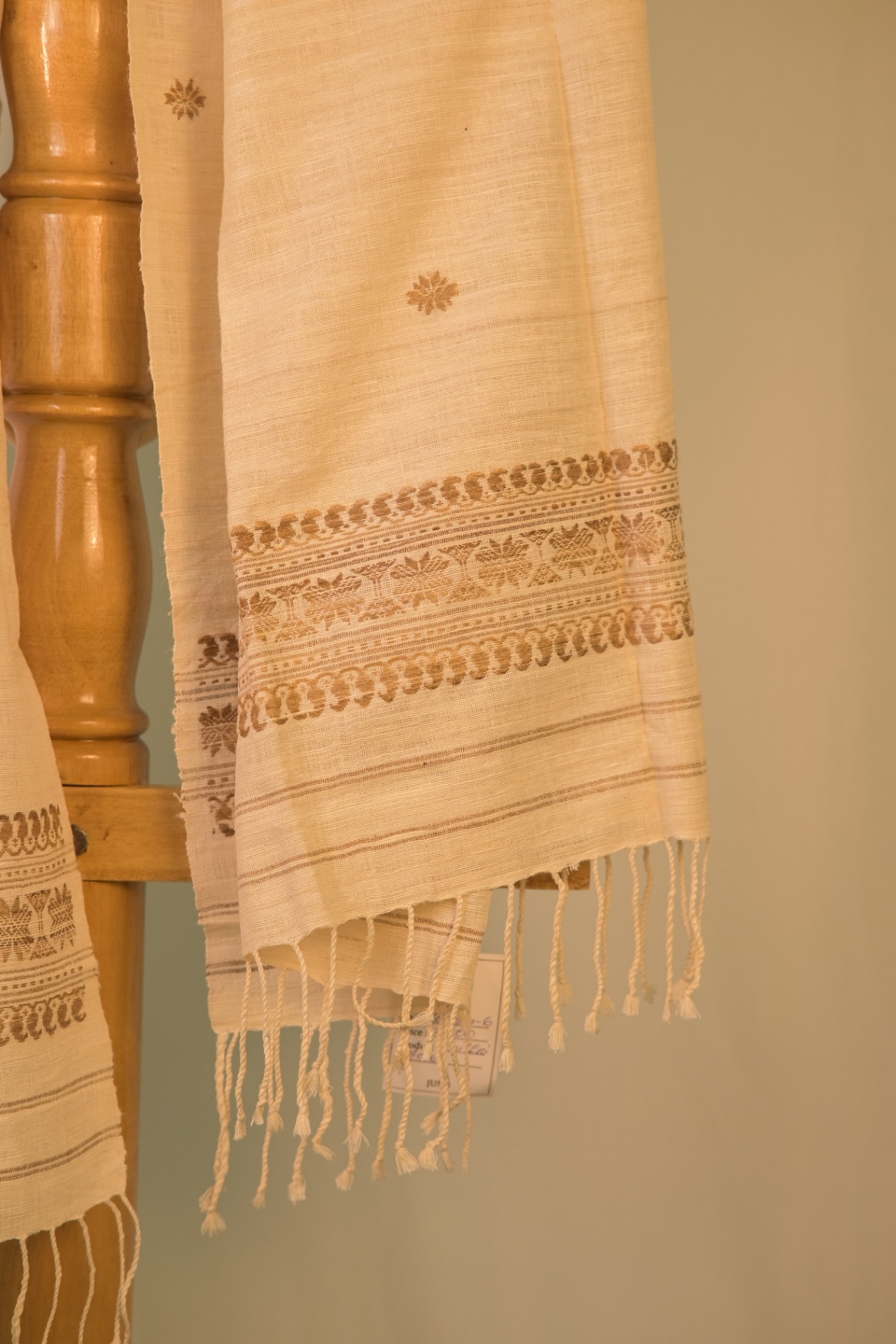 Adi (Un-dyed Eri Silk Stole with Buta)